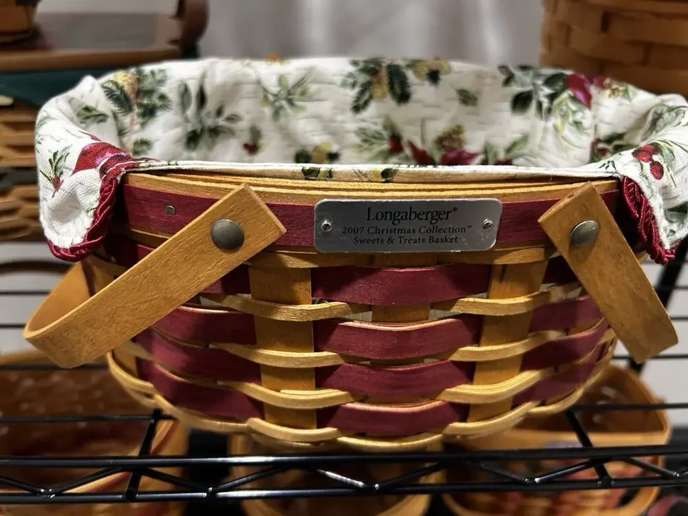 Longaberger 2007 Christmas Sweets And Treats Basket Pinecone poinsettia liner